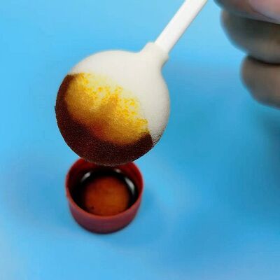 إسفنجة تنظيف الجروح ذات السعة السائلة العالية: مقبض 105 ملم مع رأس دائري كبير لإدارة الإفرازات بكفاءة